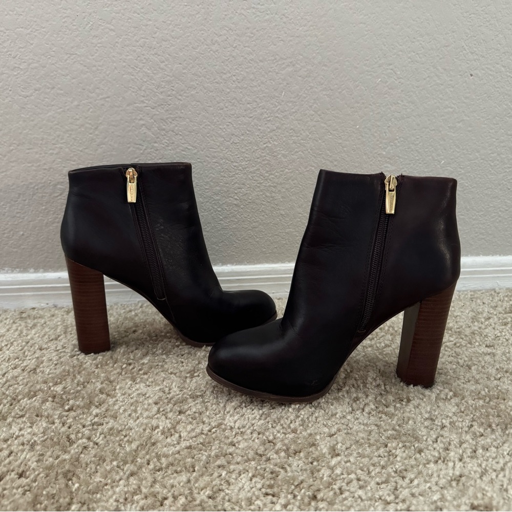 VINCE CAMUTO Heels